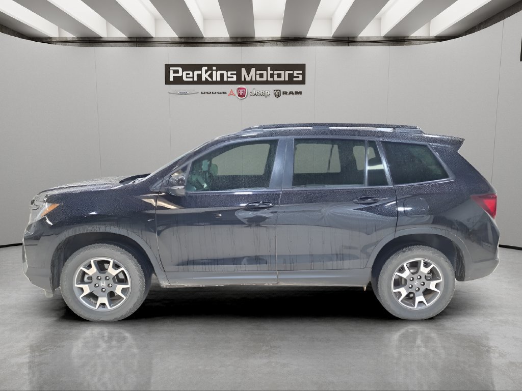 Used 2022 Honda Passport TrailSport image 2