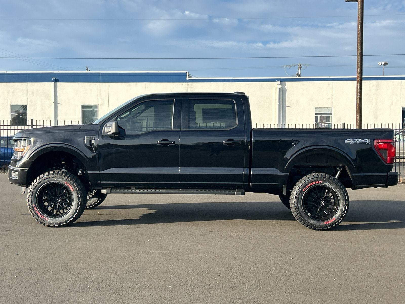 New 2026 Ford F150 XLT w/ XLT Black Appearance Package AWD/4WD image 31