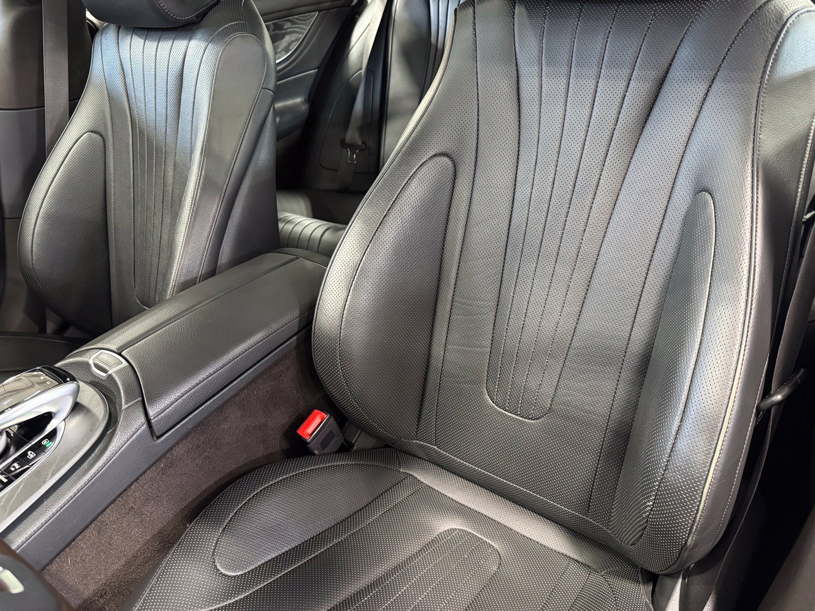 Used 2020 Mercedes-Benz CLS 450 4MATIC w/ Premium Package image 33