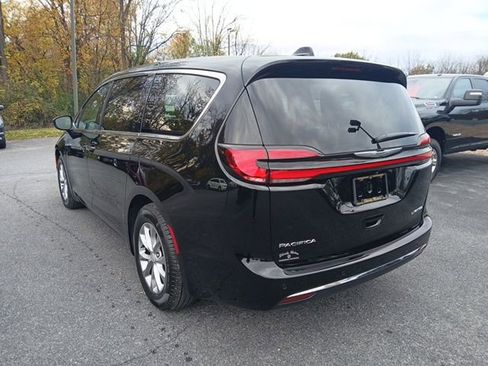 New 2026 Chrysler Pacifica Limited image 4