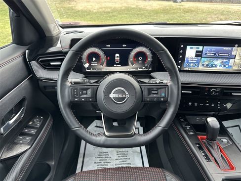 Used 2025 Nissan Kicks SR w/ SR Premium Package image 14