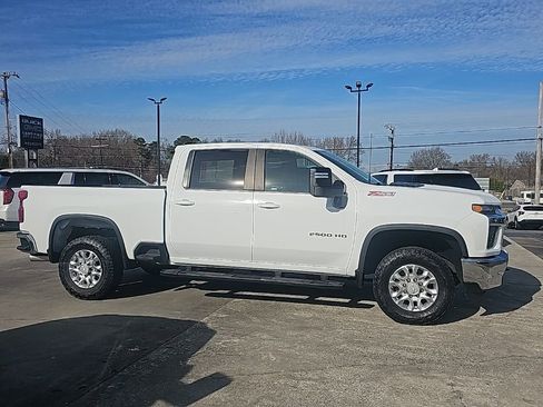 Used 2020 Chevrolet Silverado 2500 LT w/ Z71 Off-Road Package image 2