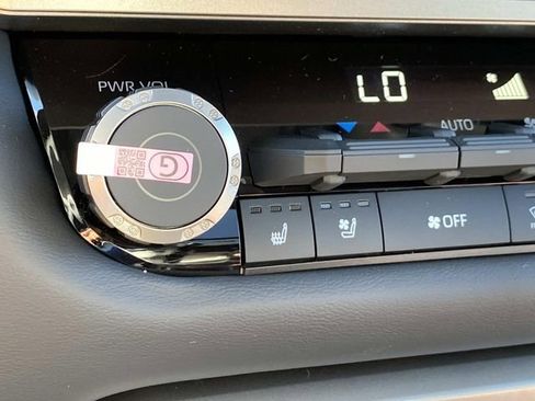 New 2026 Toyota Tundra Platinum AWD/4WD image 12
