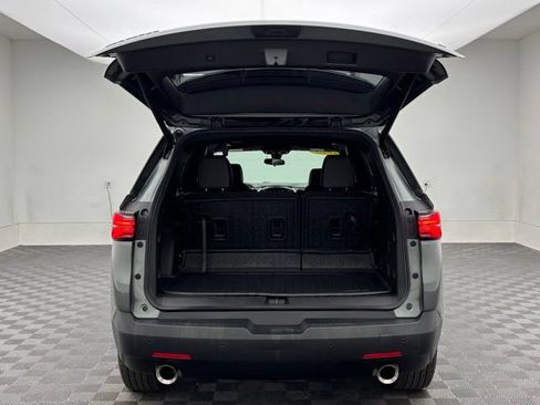 Used 2023 Chevrolet Traverse LT w/ LPO, Floor Liner Package FWD image 9