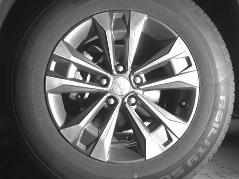 Used 2025 Chevrolet Equinox LT image 9