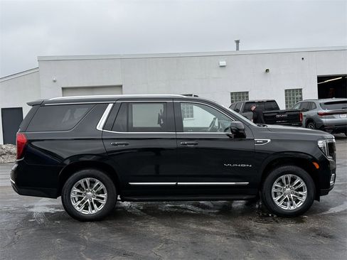 Used 2021 GMC Yukon SLT w/ SLT Luxury Plus Package image 9