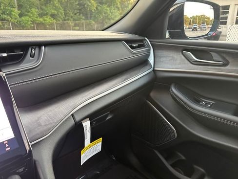 New 2024 Jeep Grand Cherokee Limited 4xe w/ Luxury Tech Group II image 25