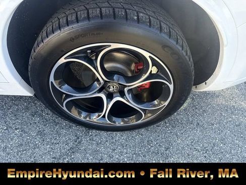 Used 2022 Alfa Romeo Stelvio Veloce image 15