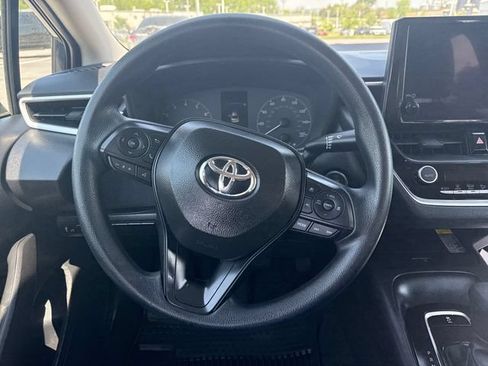 Used 2025 Toyota Corolla LE w/ LE Premium Package FWD image 19