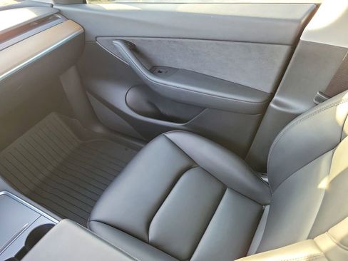 Used 2022 Tesla Model Y Performance image 17