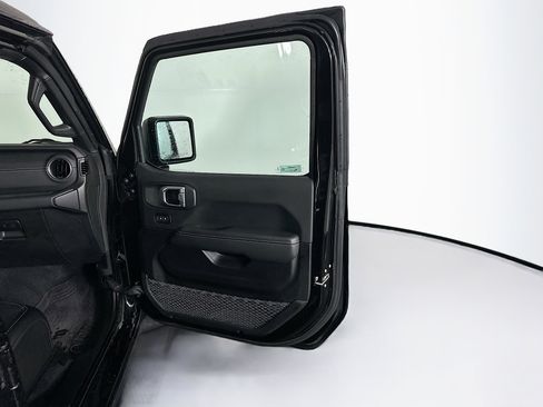 Used 2023 Jeep Wrangler Sahara w/ Cold Weather Group AWD/4WD image 31