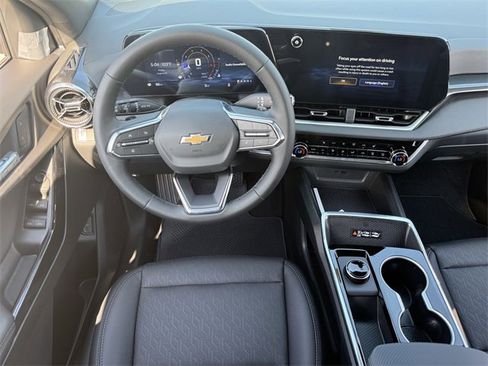 New 2026 Chevrolet Equinox LT w/ Convenience Package II image 11