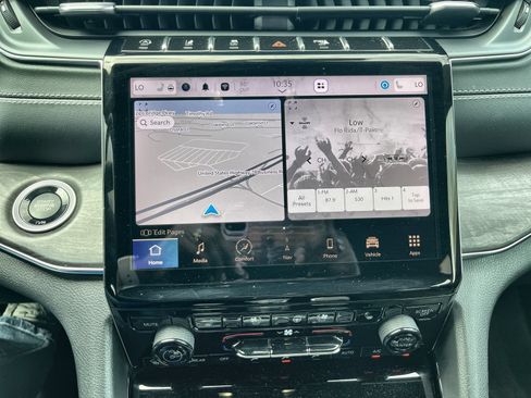 Used 2023 Jeep Grand Cherokee Overland w/ Luxury Tech Group IV AWD/4WD image 16
