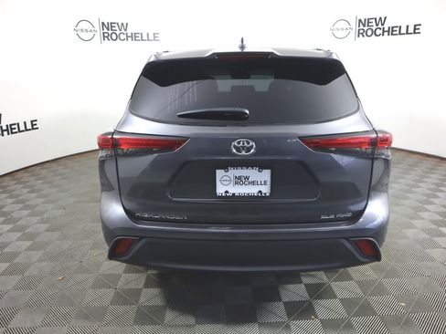 Used 2023 Toyota Highlander XLE image 6