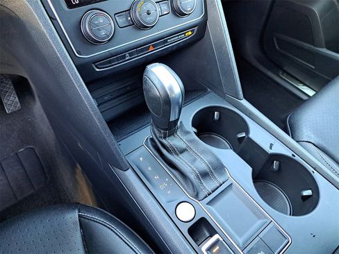 Certified 2021 Volkswagen Atlas SE image 21