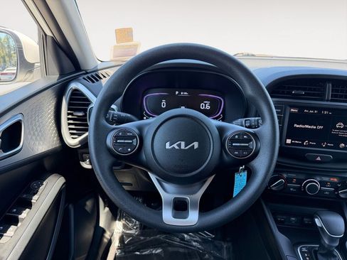 Used 2025 Kia Soul LX FWD image 13