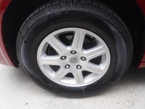 Used 2010 Chrysler Town & Country Touring image 18