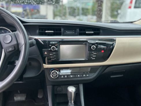 Used 2014 Toyota Corolla LE image 12