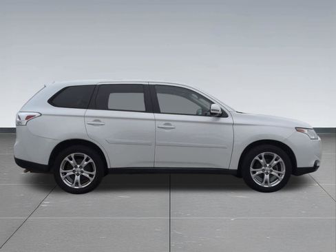 Used 2014 Mitsubishi Outlander SE image 7
