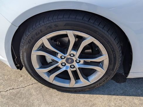 Used 2017 Ford Fusion SE w/ Equipment Group 201A image 9