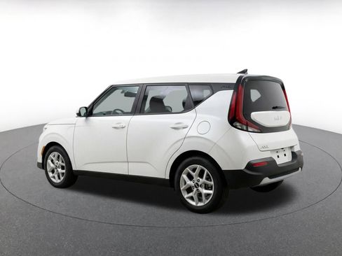 Used 2025 Kia Soul LX w/ LX Technology Package FWD image 7