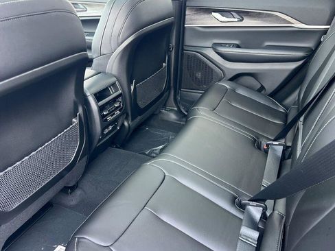 New 2025 Jeep Grand Cherokee Limited image 12