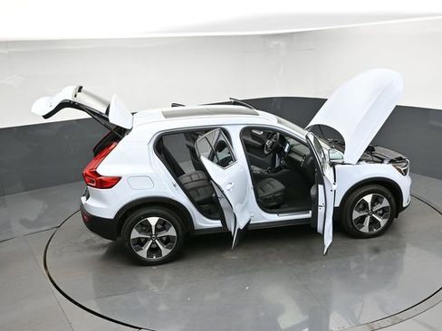 Used 2024 Volvo XC40 B5 Core AWD/4WD image 45