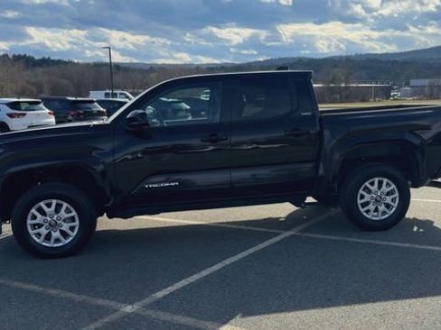 Used 2024 Toyota Tacoma SR5 AWD/4WD image 5
