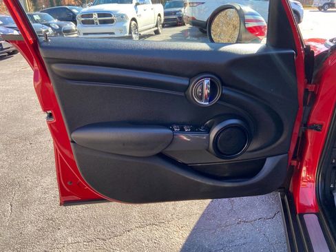 Used 2016 MINI Cooper 4-Door Hardtop w/ Media Package image 19