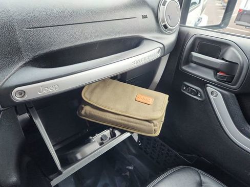 Used 2015 Jeep Wrangler Sahara image 43