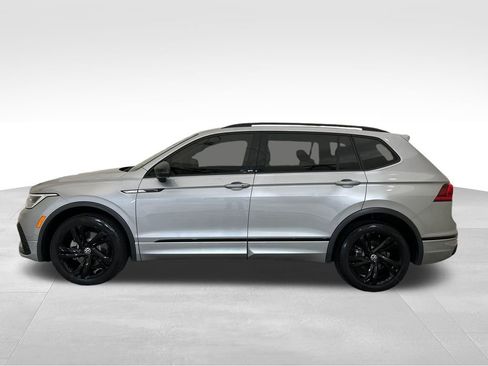 Used 2023 Volkswagen Tiguan SE R-Line image 2