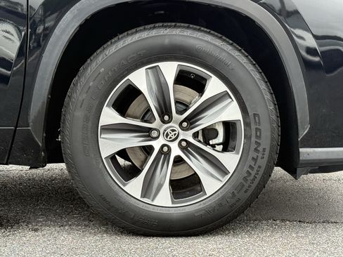 Used 2021 Toyota Highlander XLE FWD image 13