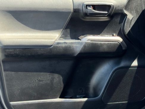 Used 2021 Toyota Tacoma SR5 RWD image 20