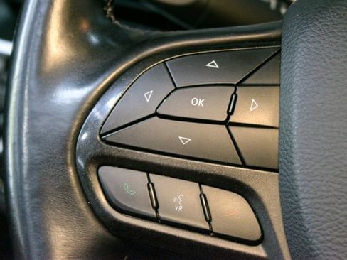 Used 2019 Jeep Cherokee Trailhawk AWD/4WD image 22