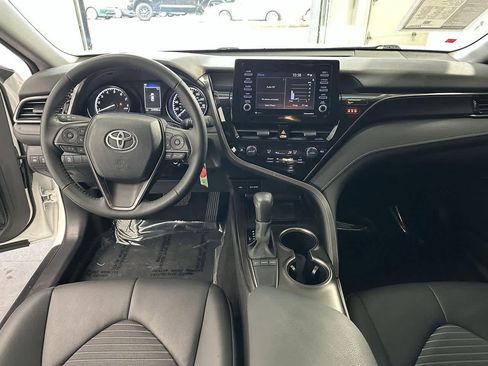 Used 2023 Toyota Camry SE image 11