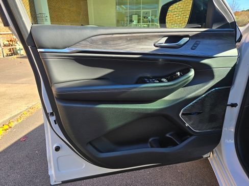 Used 2022 Jeep Grand Cherokee L Overland image 11