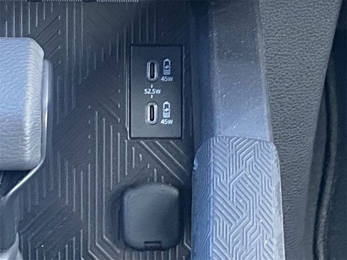 Used 2025 Toyota Tacoma TRD Sport image 30