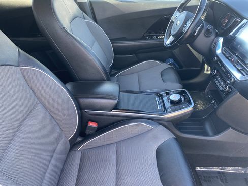 Used 2020 Kia Niro EX image 11