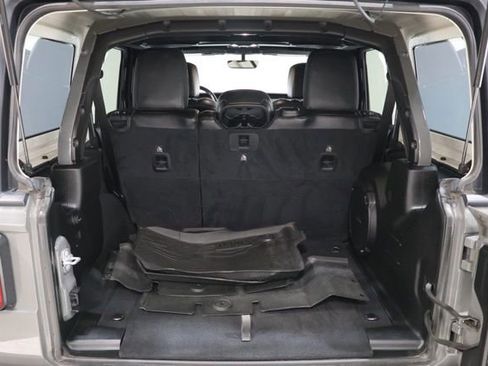 Used 2019 Jeep Wrangler Unlimited Sahara AWD/4WD image 33