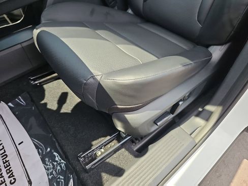 Used 2023 Nissan Rogue SV w/ SV Premium B Package FWD image 33
