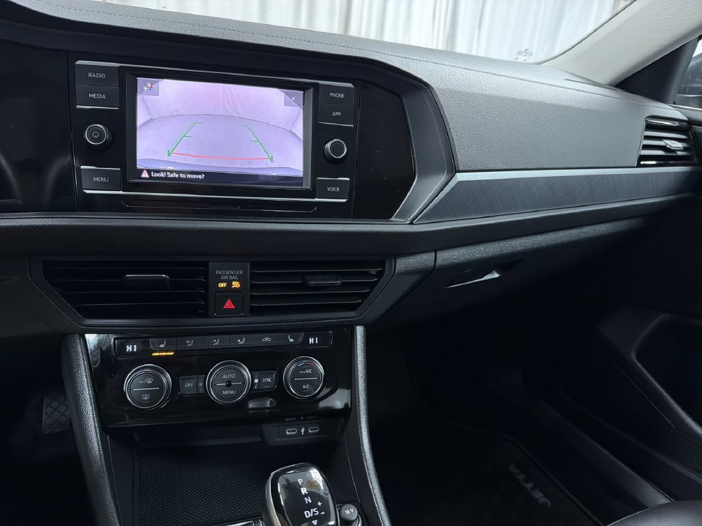Used 2024 Volkswagen Jetta SE FWD image 22