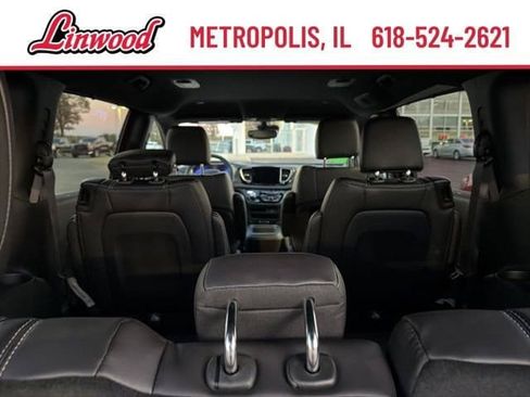 New 2026 Chrysler Pacifica Select FWD image 14