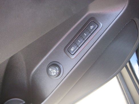 Used 2021 Chevrolet Equinox Premier w/ Redline Edition AWD/4WD image 17