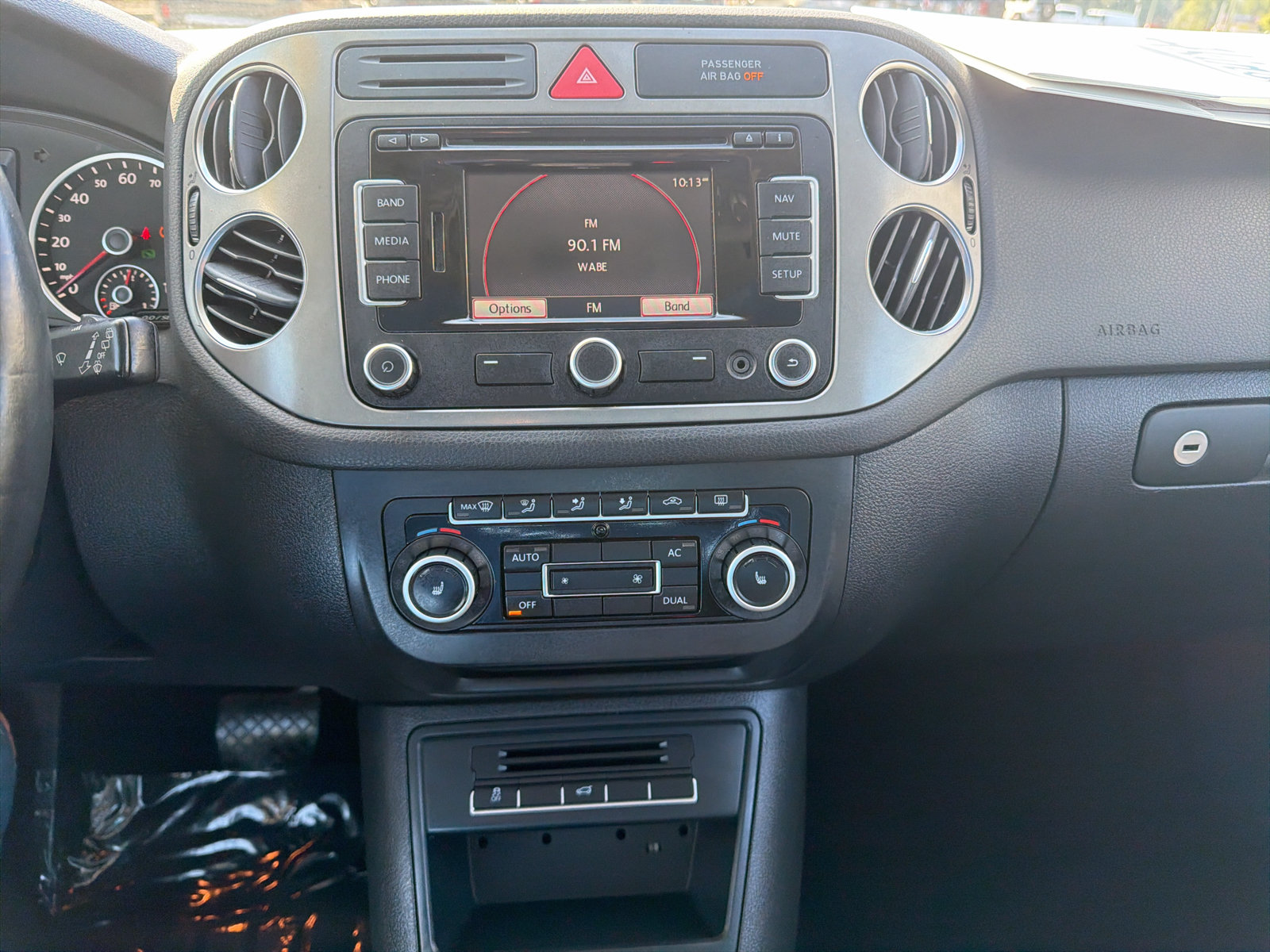 Used 2011 Volkswagen Tiguan SEL AWD/4WD image 12