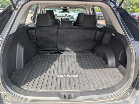 Used 2022 Toyota RAV4 LE FWD image 18
