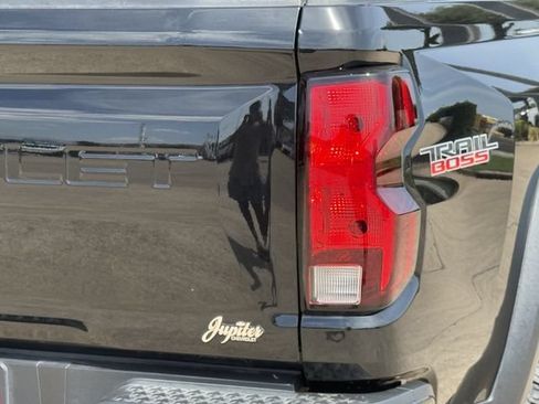 Certified 2024 Chevrolet Colorado Trail Boss w/ Technology Package AWD/4WD image 8