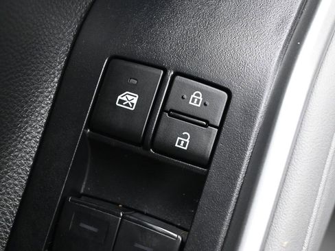 Used 2023 Toyota Highlander XLE image 13