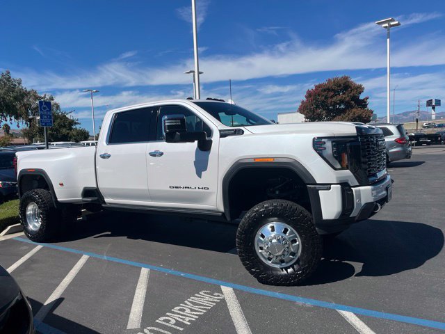 Used 2024 GMC Sierra 3500 Denali Ultimate AWD/4WD image 3