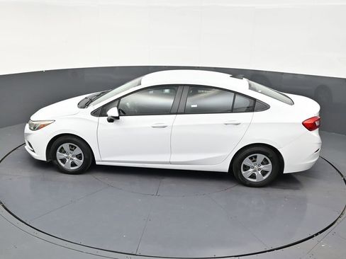 Used 2017 Chevrolet Cruze LS FWD image 13