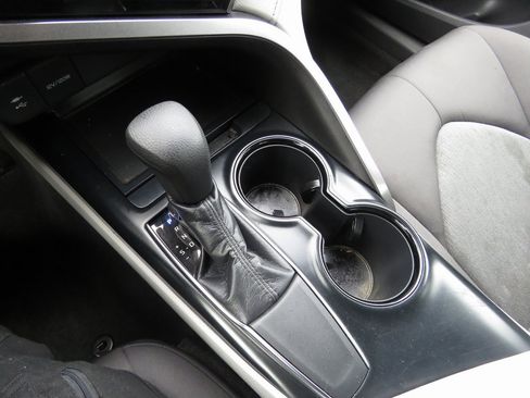 Used 2019 Toyota Camry LE image 25